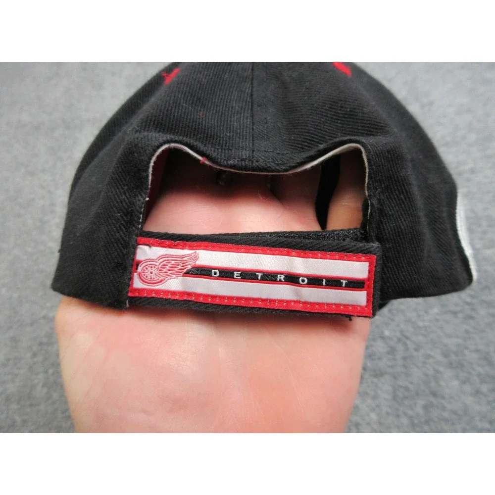 Detroit Red Wings Hat Cap Strap Back OSFA Black Red NHL Hockey Mens‎ Embroidered